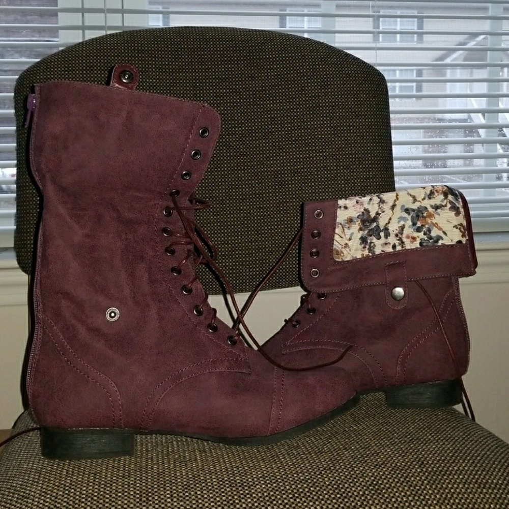 Combat boots